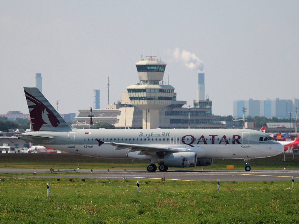 Qatar Airways A 320-232 A7-AHI kurz vor dem Start in Berlin-Tegel am 22.08.2012