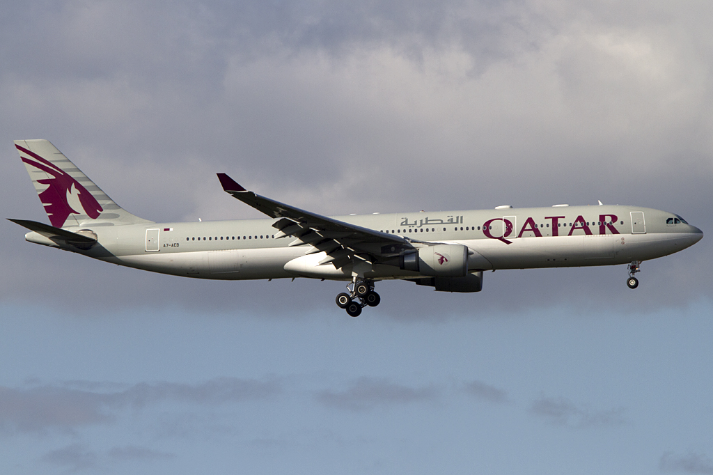 Qatar Airways, A7-AEB, Airbus, A330-302, 13.10.2011, FRA, Frankfurt, Germany



