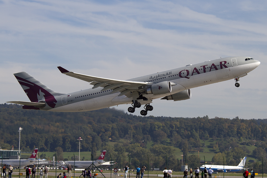 Qatar Airways, A7-AEJ, Airbus, A330-302X, 03.10.2010, ZRH, Zrich, Switzerland 



