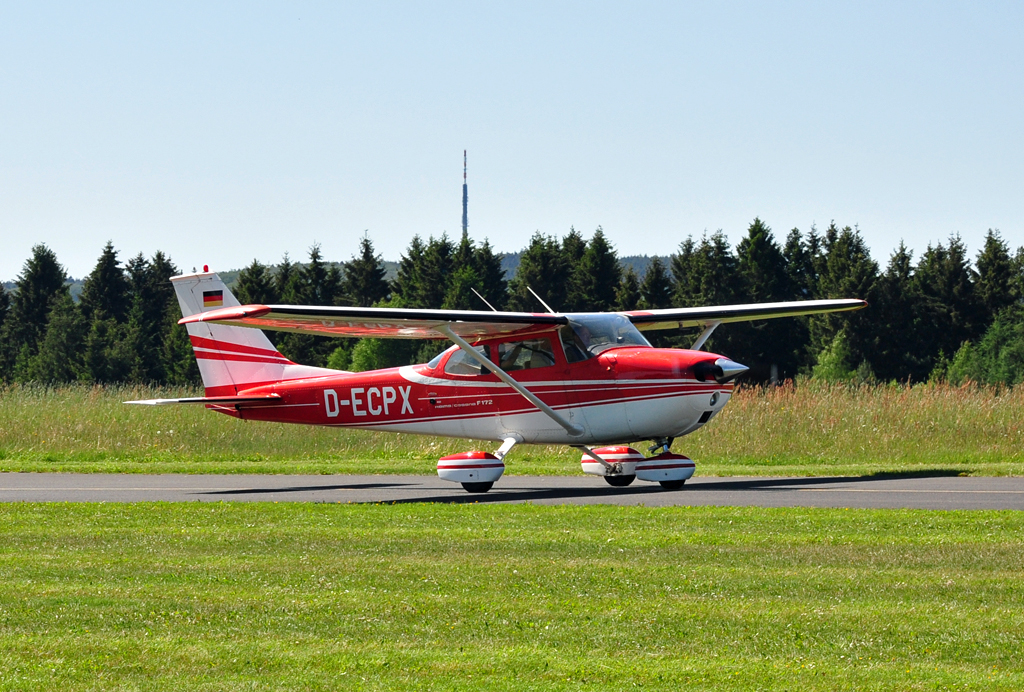 Reims-Cessna F 172 L Skyhawk D-ECPX auf der Dahlemer-Binz - 25.05.2011
