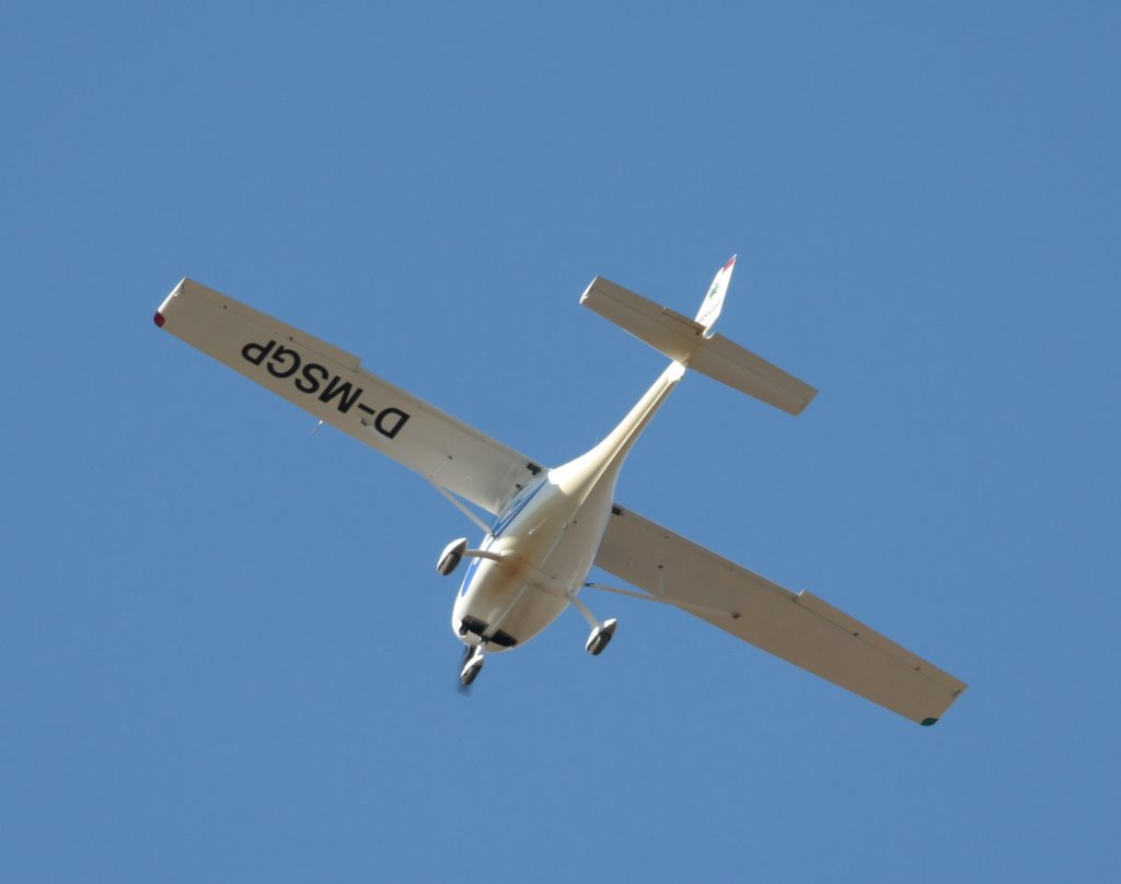 Remos G 3 D-MSGP des Luftsportvereins Milan e.V. am 06.03.2011 ber dem Flughafen Berlin-Tegel