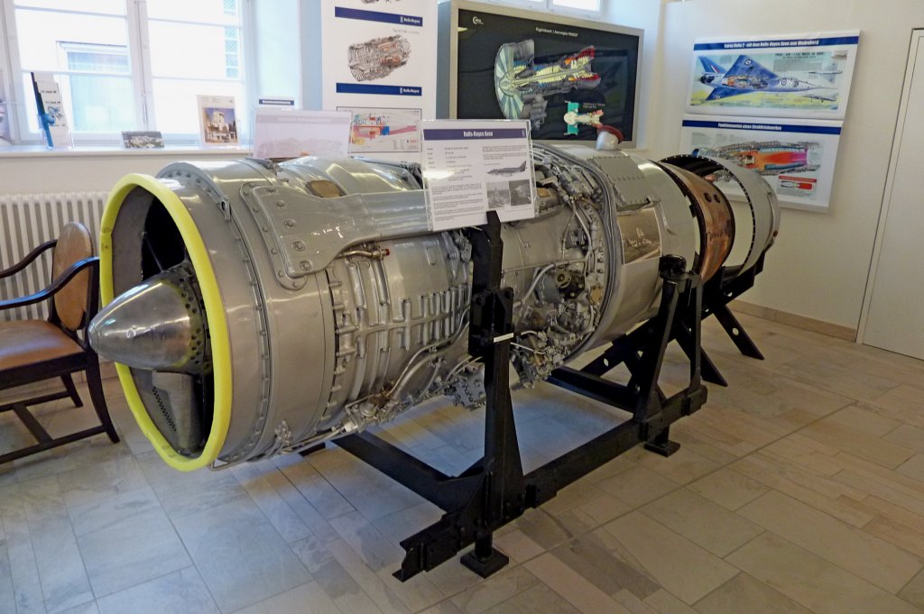 Rolls Royce Avon, mit ber 11.000 Stck eines der meistgebauten Strahltriebwerke weltweit, Bauzeit 1947-74, wurde verwendet u.a. in den ersten Dsenverkehrsflugzeugen Comet und Caravelle, steht im Museum in Riegel am Kaiserstuhl, Okt.2012