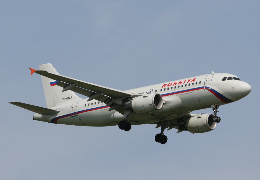 Rossiya A 319-112 VQ-BAR im Landeanflug in Berlin-Schnefeld am 06.06.2010