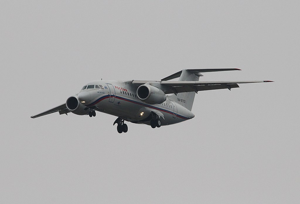 Rossiya An-148-100B RA-61702 bei der Landung in Berlin-Schnefeld am 03.08.2012