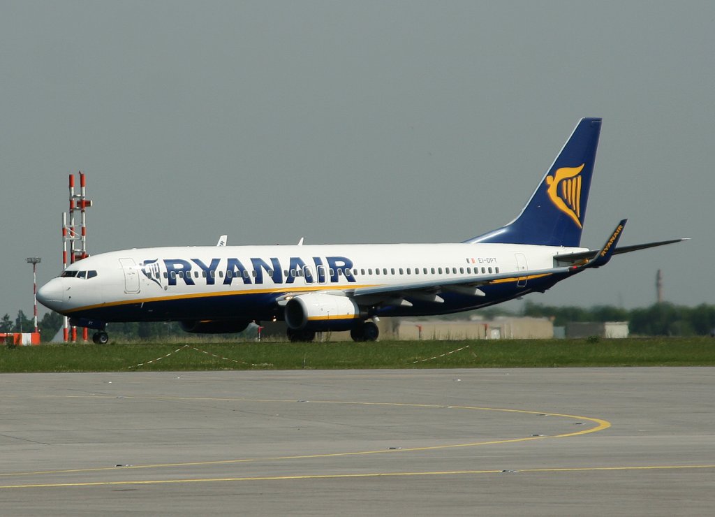 Ryanair B 737-8AS EI-DPT beim Start in Berlin-Schnefeld am 09.06.2010