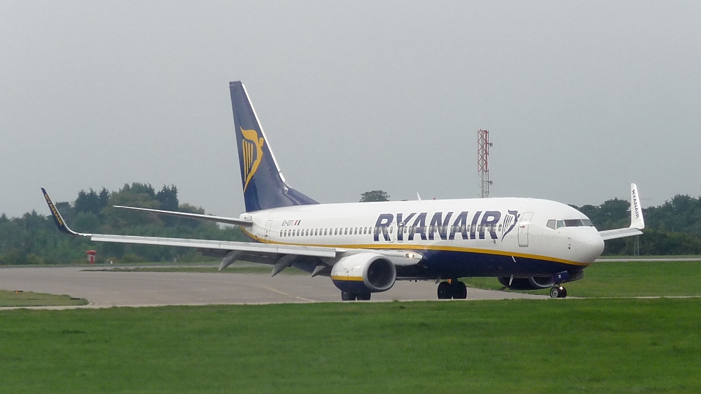 Ryanair Boeing 737-8AS, EI-EFI, in Stansted, 8.9.10