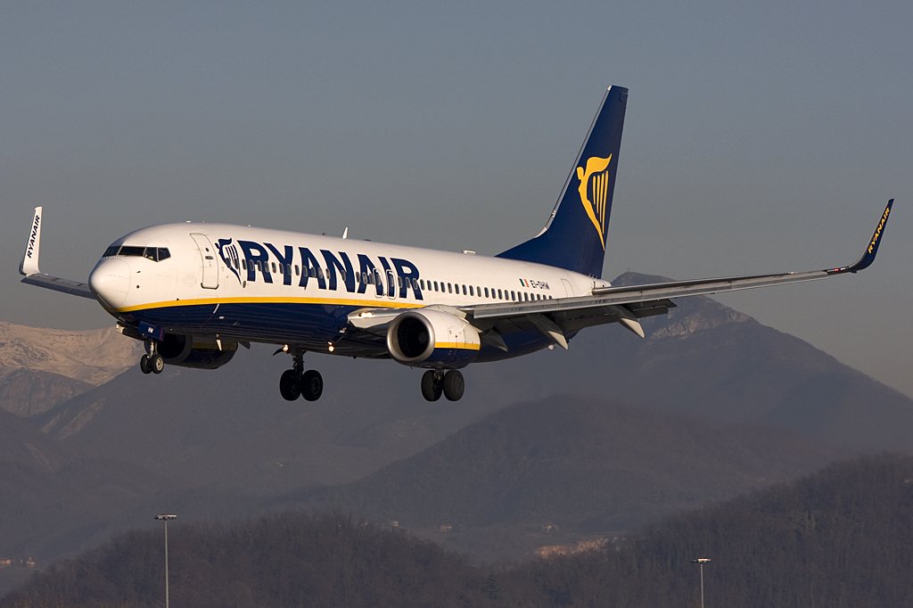 Ryanair, EI-DHW, Boeing, B737-8AS, 27.12.2009, BGY, Bergamo, Italy 


