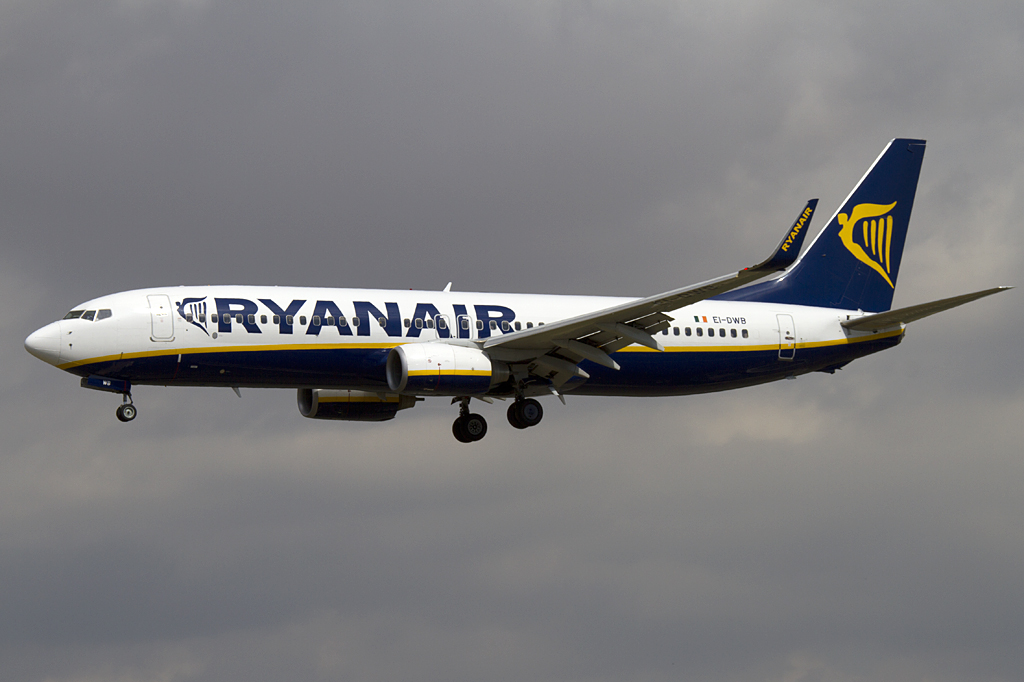 Ryanair, EI-DWB, Boeing, B737-8AS, 10.09.2010, BCN, Barcelona, Spain 



