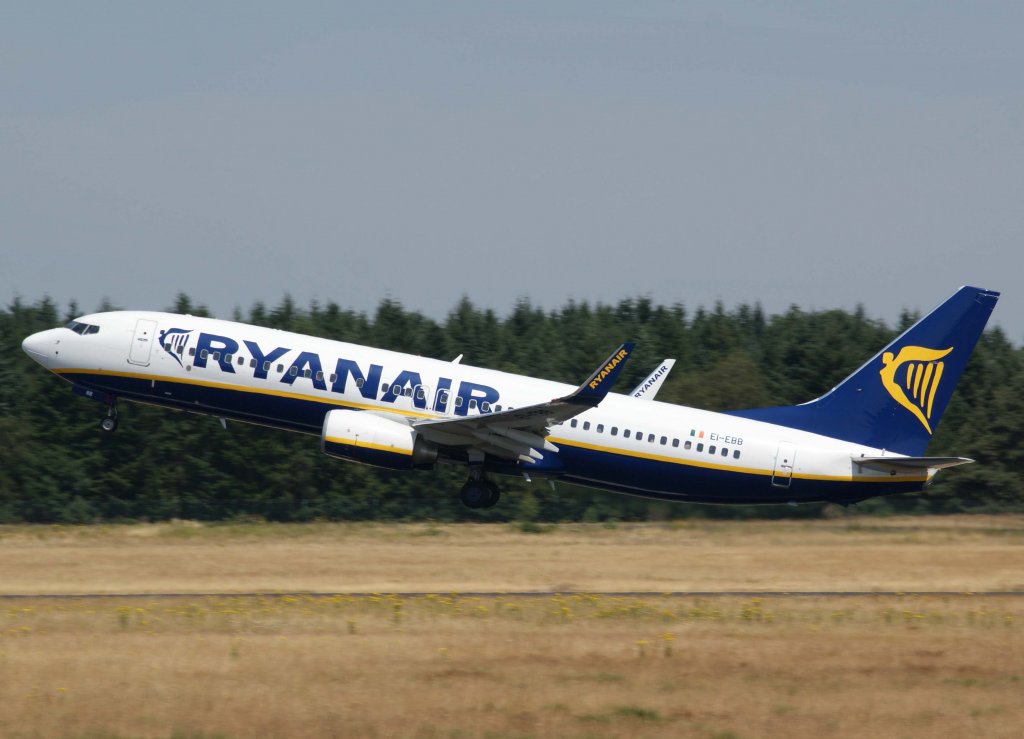 Ryanair, EI-EBB, Boeing 737-800 WL, 2010.07.08, NRN-EDLV, Weeze (Niederrhein), Germany
