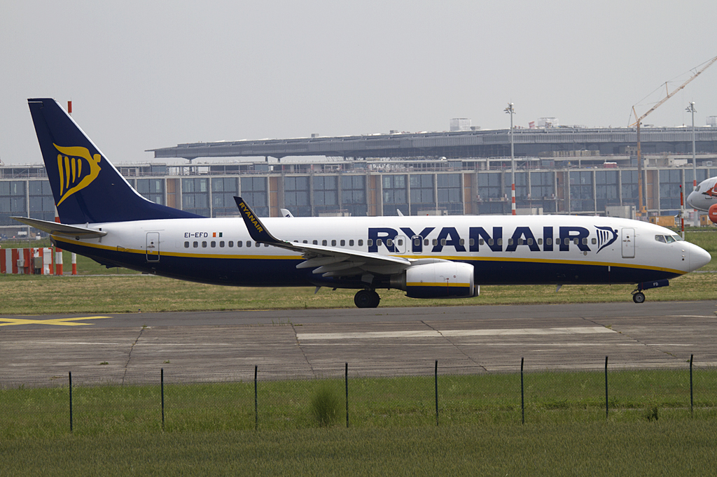 Ryanair, EI-EFC, Boeing, B737-8AS, 10.06.2010, SXF, Berlin-Schnefeld, Germany


