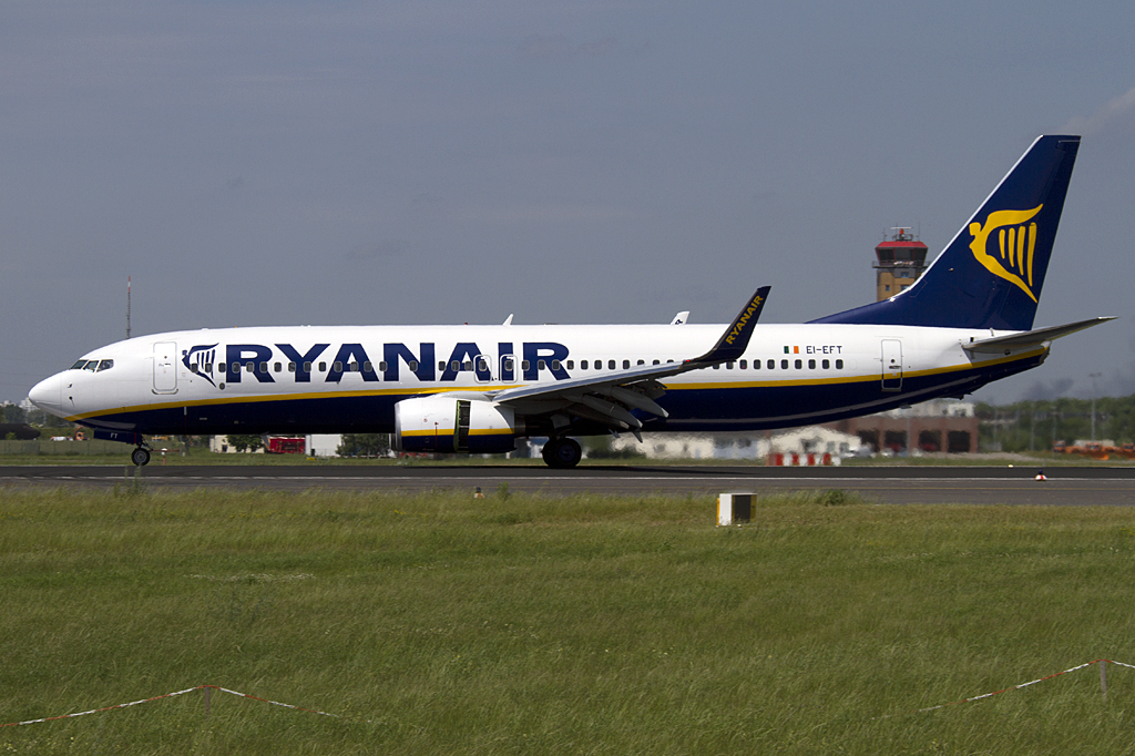 Ryanair, EI-EFT, Boeing, B737-8AS, 11.06.2010, SXF, Berlin-Schnefeld, Germany


