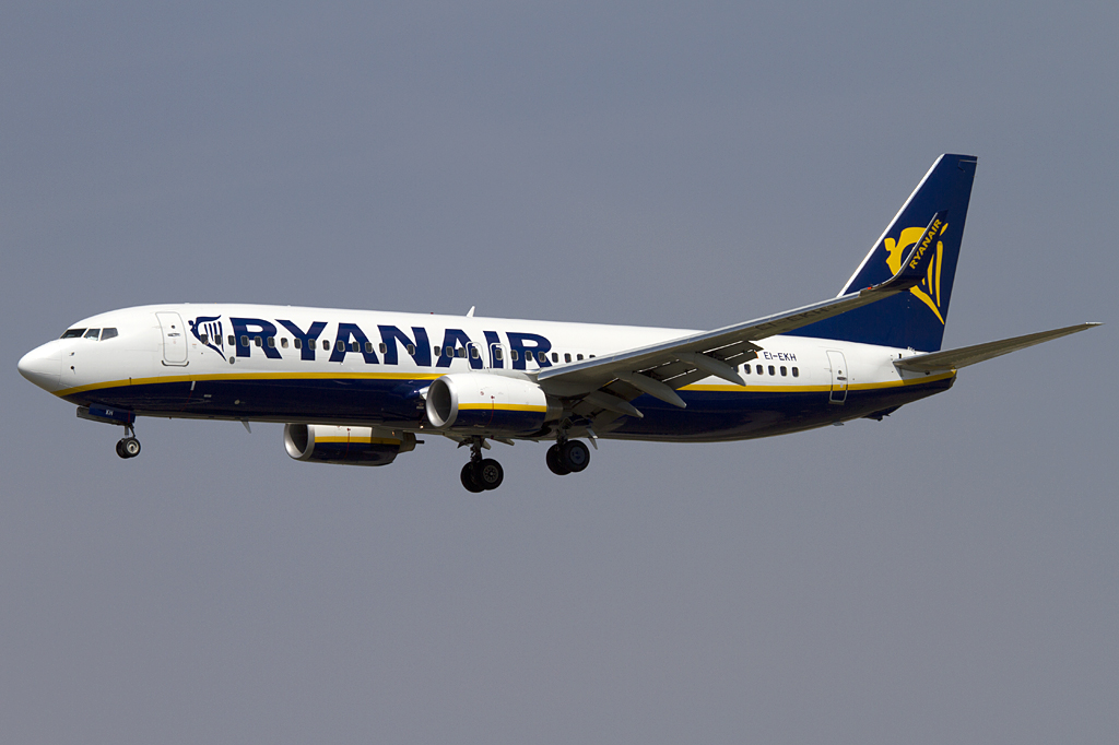 Ryanair, EI-EKH, Boeing, B737-8AS, 06.09.2010, BCN, Barcelona, Spain 




