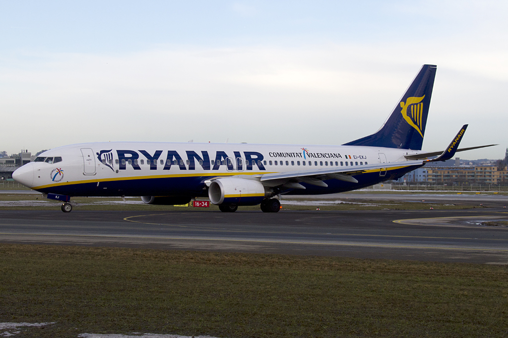 Ryanair, EI-EKJ, Boeing, B737-8AS, 08.01.2011, SZG, Salzburg, Austria 



