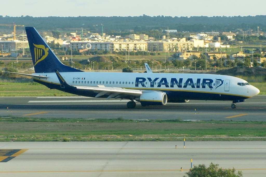 Ryanair, EI-EMI, Boeing, B737-8AS, 24.10.2010, PMI, Palma de Mallorca, Spain 



