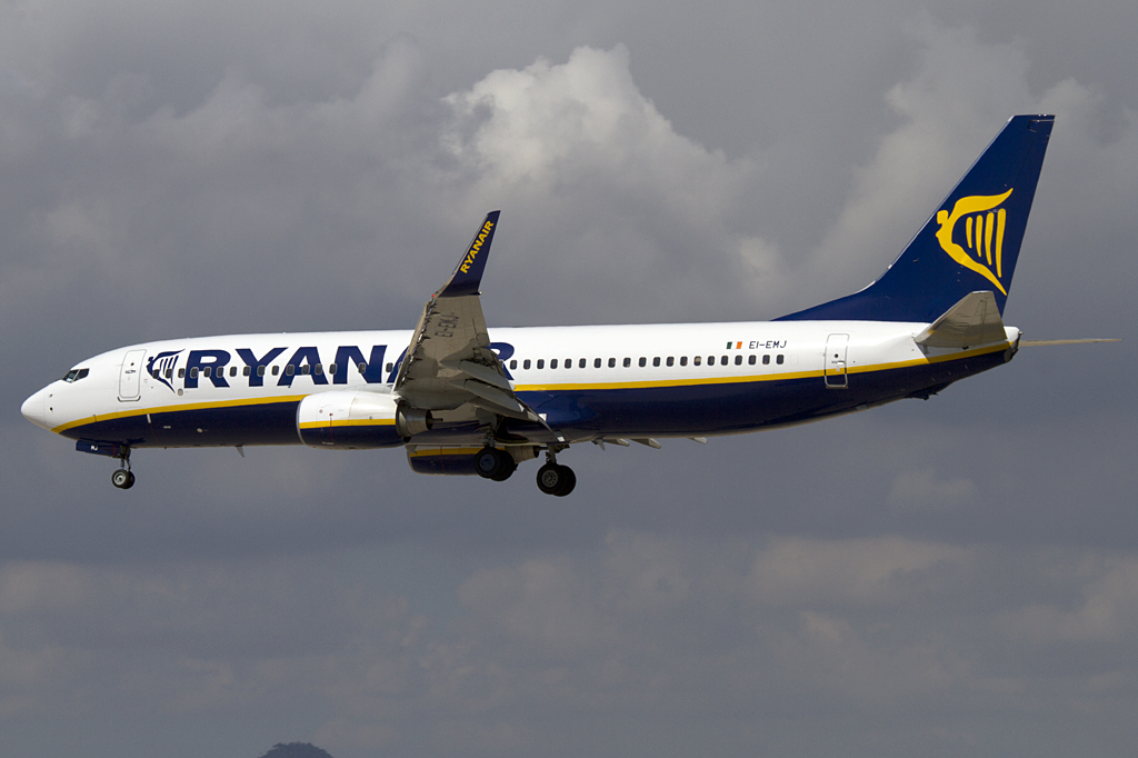 Ryanair, EI-EMJ, Boeing, B737-8AS, 10.09.2010, BCN, Barcelona, Spain
