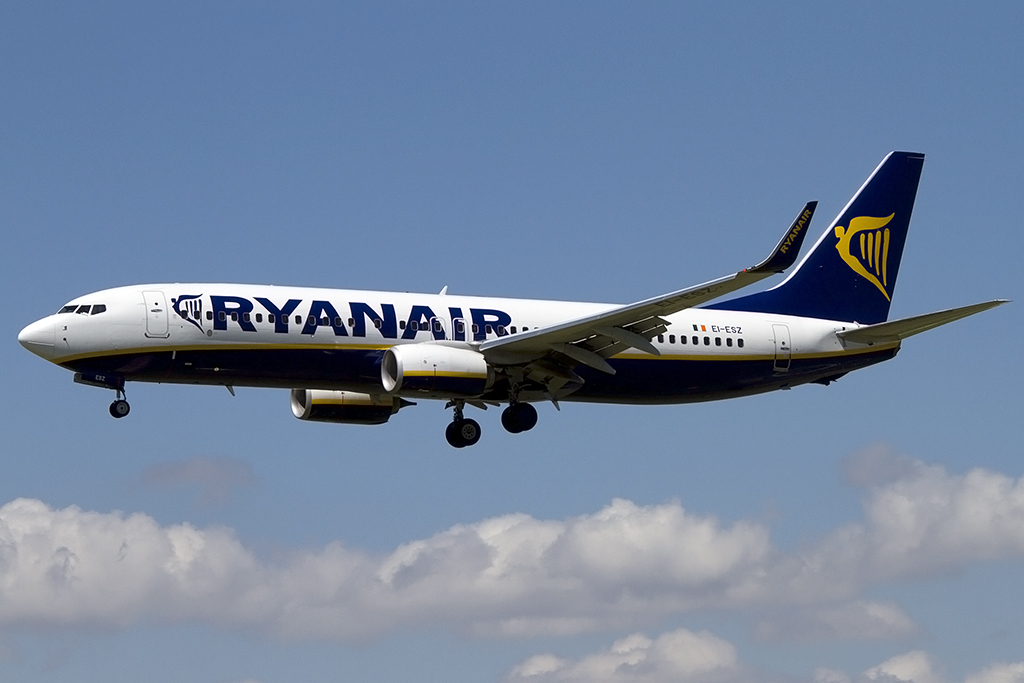 Ryanair, EI-ESZ, Boeing, B737-8AS, 01.05.2013, BCN, Barcelona, Spain



