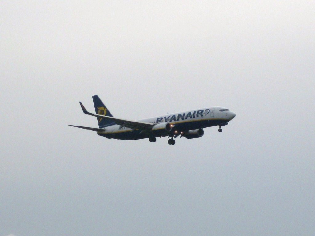 Ryanair/Boeing 737-800/Flughafen Karlsruhe Baden-Baden (FKB)/1. April 2010