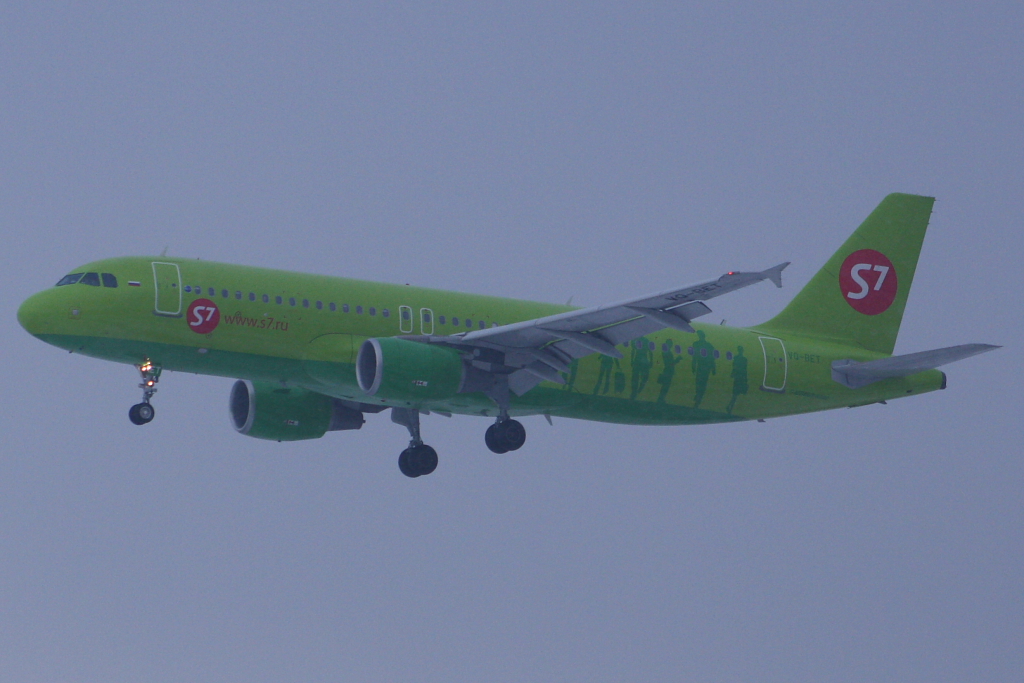 S7 Airlines 
Airbus A320-214
VQ-BET
Frankfurt am Main FRA/EDDF
04.01.11