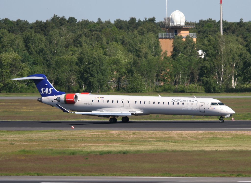 SAS Canadair Regjet CRJ900 OY-KFF nach der Landung in Berlin-Tegel am 03.06.2010