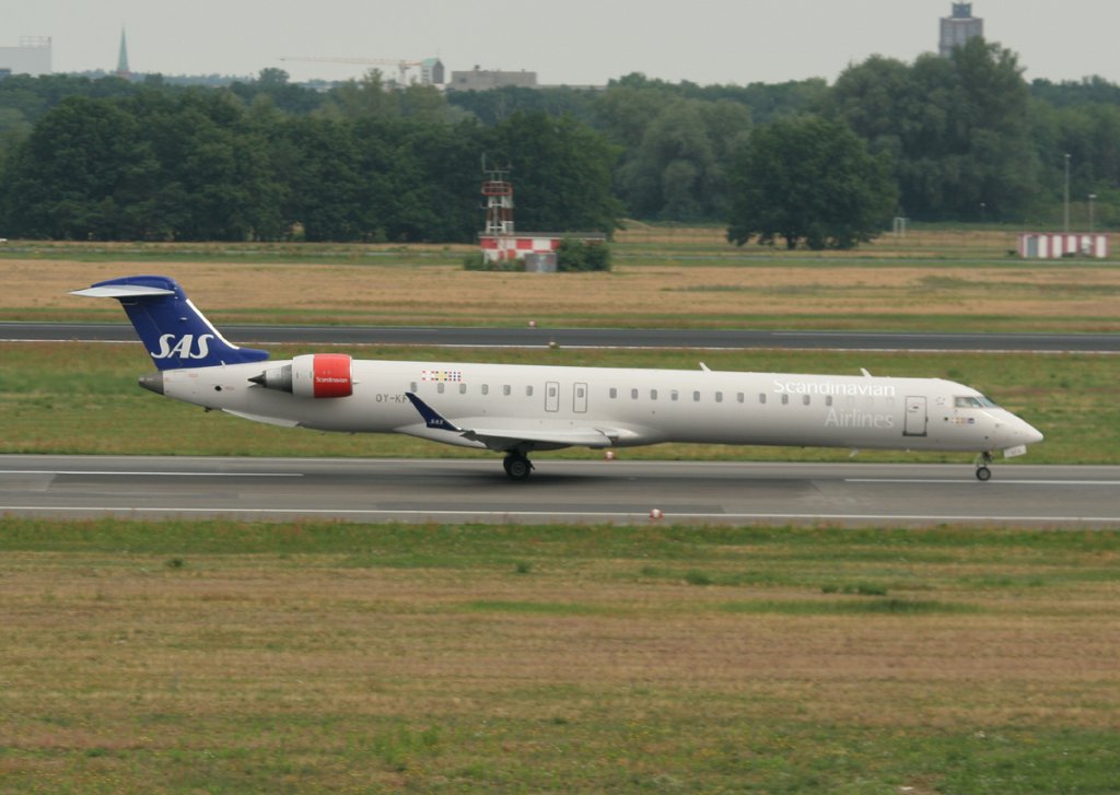 SAS Canadair Regjet CRJ900ER OY-KFK beim Start in Berlin-Tegel am 03.07.2012