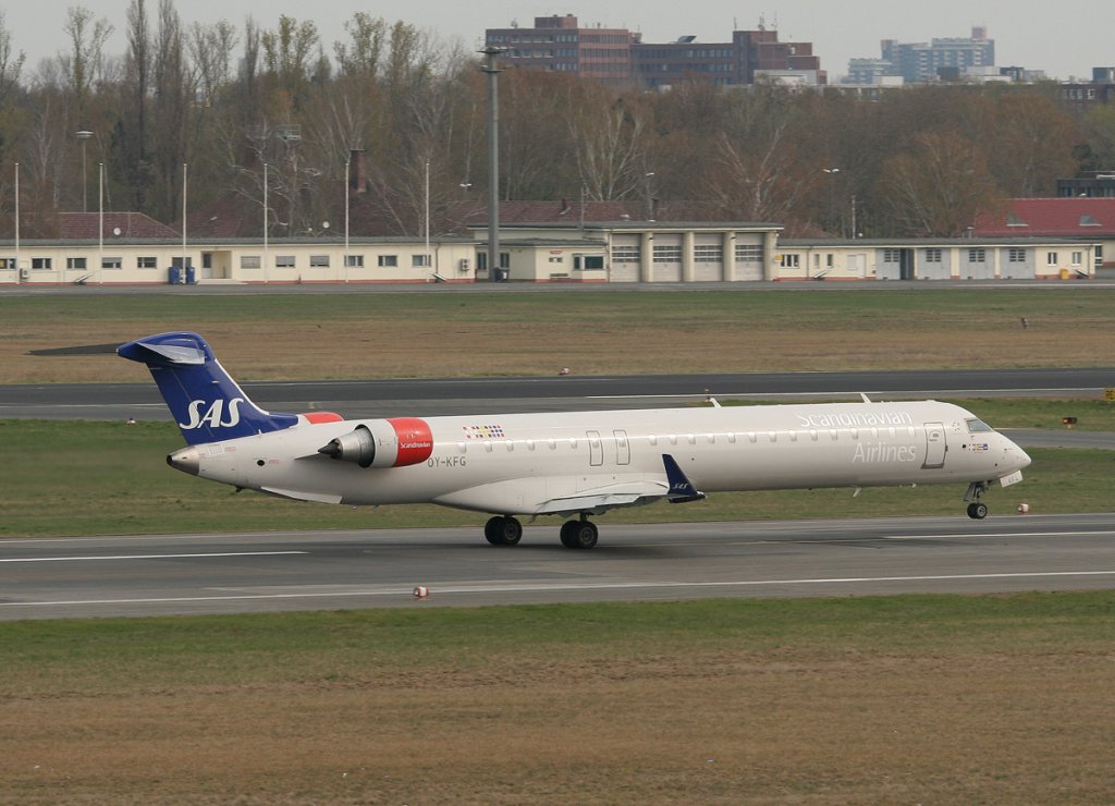 SAS Canadair Regjet CRJ900ER QY-KFG beim Start in Berlin-Tegel am 15.04.2012