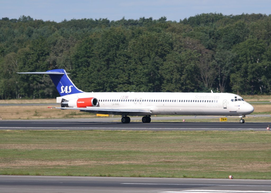 SAS MD 81 LN-RMS nach der Landung in Berlin-Tegel am 05.09.2010
