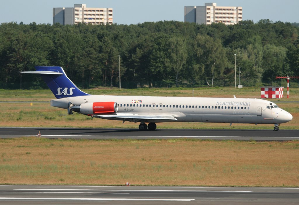 SAS MD-87 SE-DIP nach der Landung in Berlin-Tegel am 02.06.2011