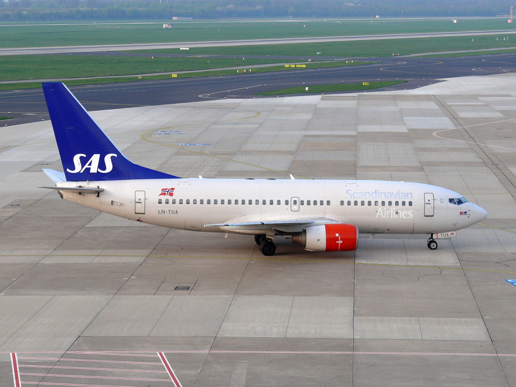 SAS Norge; LN-TUA; Boeing 737-705. Flughafen Dsseldorf. 08.04.2011.