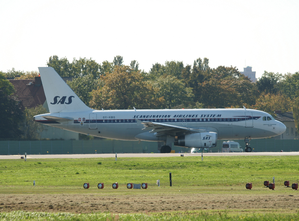 SAS Retro A 319-132 OY-KBO kurz vor dem Start in Berlin-Tegel am 30.09..2011