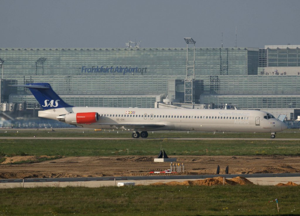 SAS (S), SE-DIN, Boeing MD-82  Eskil Viking , 2010.10.13, FRA-EDDF, Frankfurt, Germany 

