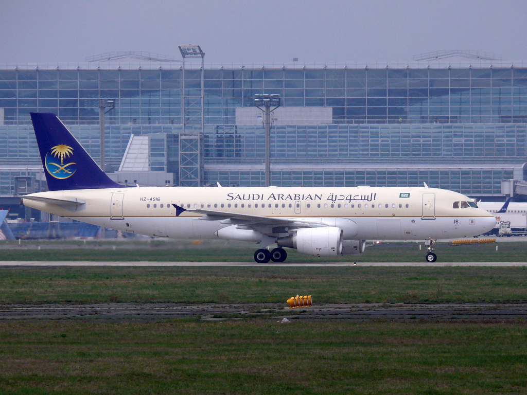 Saudi Arabian; HZ-AS16; Airbus 320-214. Flughafen Frankfurt/Main. 13.04.2010.