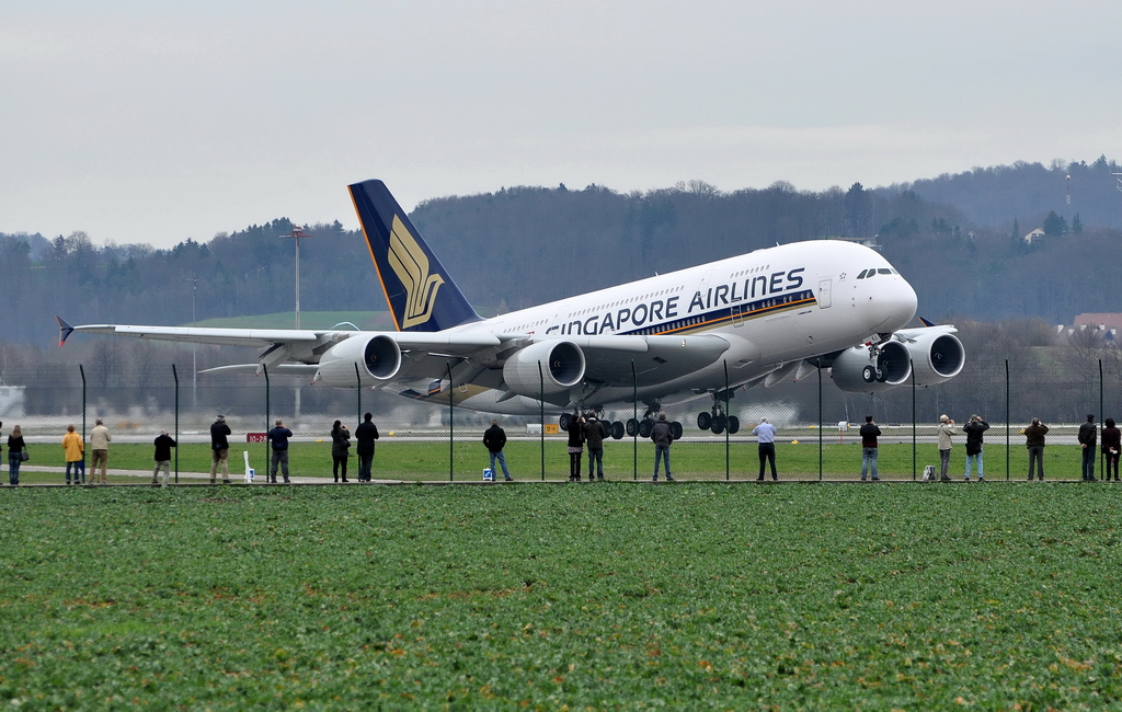 Singapore Airlines, 9V-SKJ, Airbus A380-841. Da hebt der gewaltige A380 zum dritten Mal in Zrich, nach dem Beginn der Linienflge nach Singapore am Sonntag, ab. Dienstag, 30.3.2010