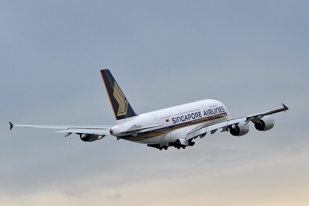 Singapore Airlines, 9V-SKJ, Airbus A380-841. Ein freudiger Blick hinterher, der Start des Riesenairbus war ein aufregendes Erlebnis. Ich werde sicher bald wieder am Flughafen Zrich sein. Vielleicht scheint dann auch mal die Sonne. 30.3.2010