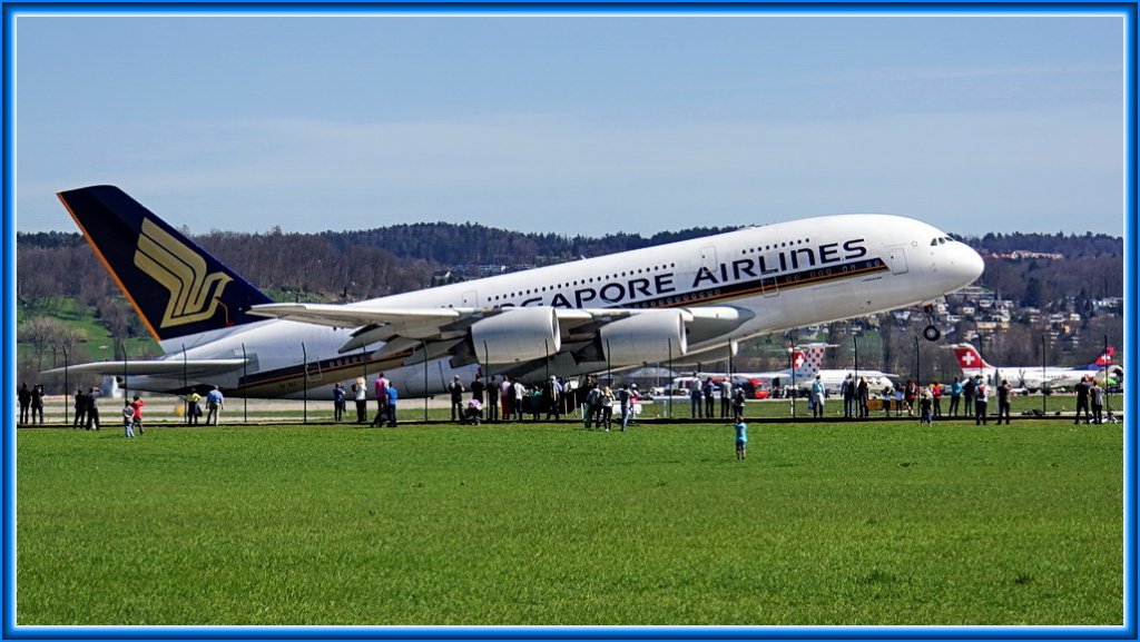 Singapore Airlines, 9V-SKL, Airbus A380-841. Der Gigant hebt heute spter ab als sonst, sicher ist er voll ausgelastet mit Passagieren. Zrich,14.April 2013.