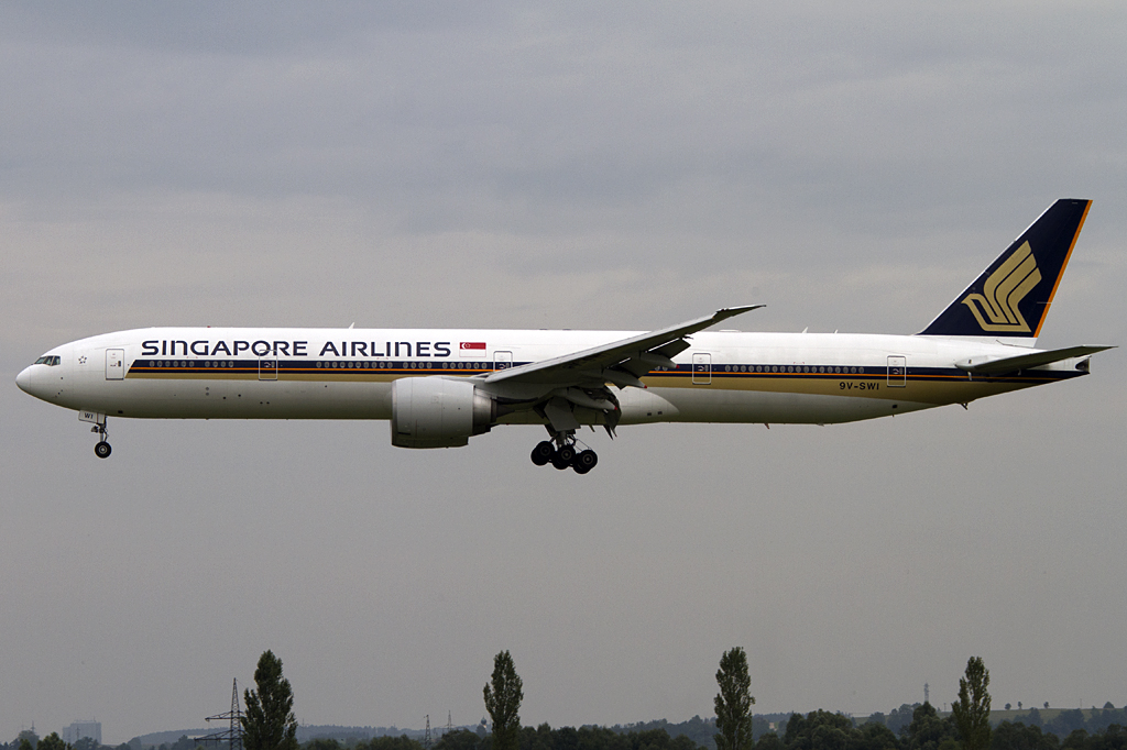 Singapore Airlines, 9V-SWI, Boeing, B777-312ER, 05.08.2011, MUC, Muenchen, Germany 




