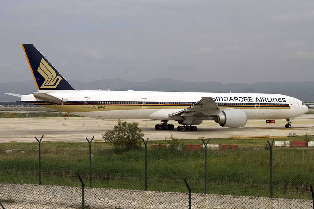 Singapore Airlines, 9V-SWO, Boeing, B777-312ER, 18.06.2011, BCN, Barcelona, Spain 




