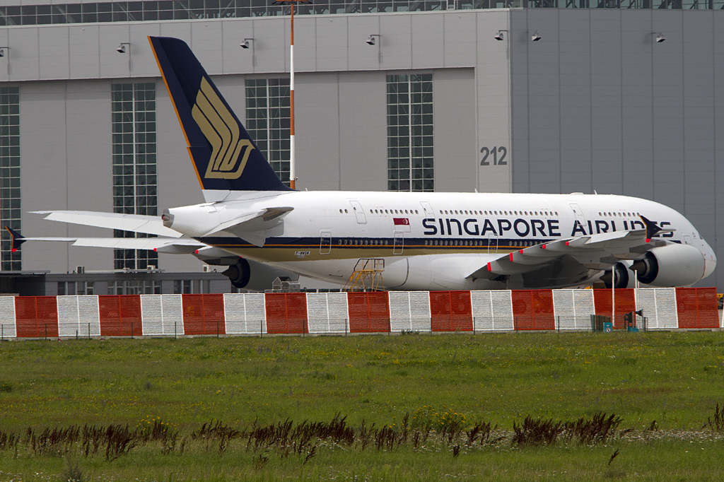 Singapore Airlines, F-WWSM (later Reg.: 9V-SKM), Airbus, A380-841, 28.07.2011, XFW, Hamburg-Finkenwerder, Germany 




