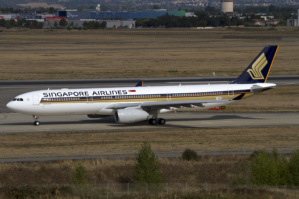 Singapore Airlines, F-WWYX ( later Reg. 9V-STS ), A340-343X, 20.09.2010, TLS, Toulouse, France 





