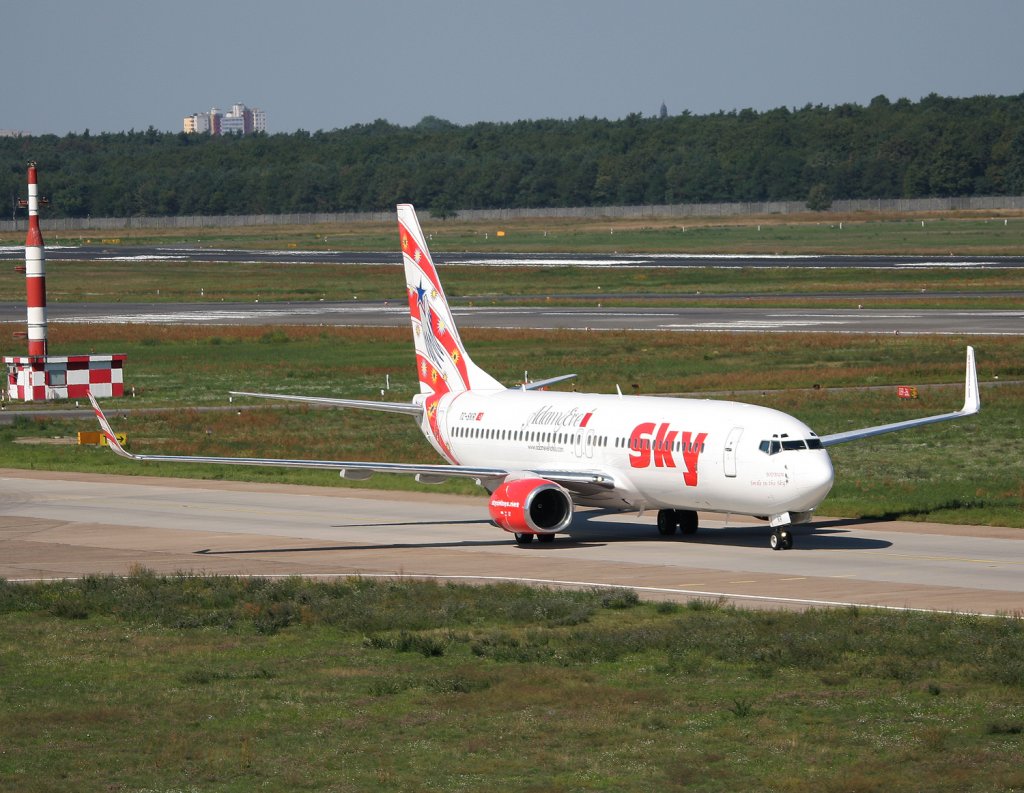 Sky Airlines B 737-83N TC-SKR bei der Ankunft in Berlin-Tegel am 21.08.2010