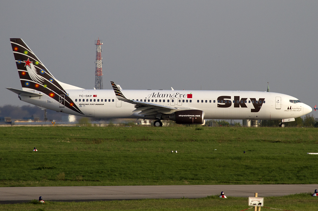 Sky Airlines, TC-SKP, Boeing, B737-94X-ER, 06.04.2011, DUS, Dsseldorf, Germany 


