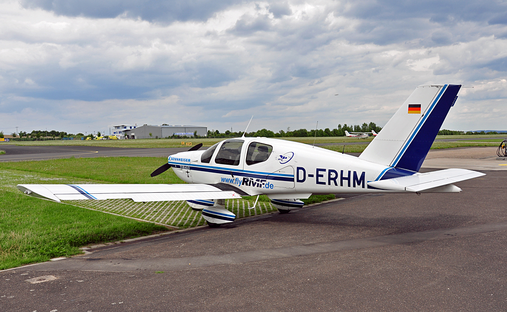 Socata TB-10 Tobago, D-ERHM, vor dem Tower in Koblenz-Winningen - 10.08.2010