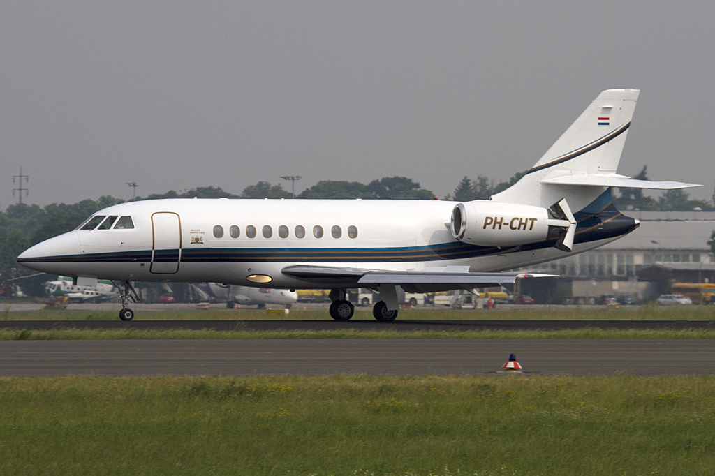 Sold Air, PH-CHT, Dassault, Falcon 2000EX, 11.06.2010, SXF, Berlin-Schnefeld, Germany 

