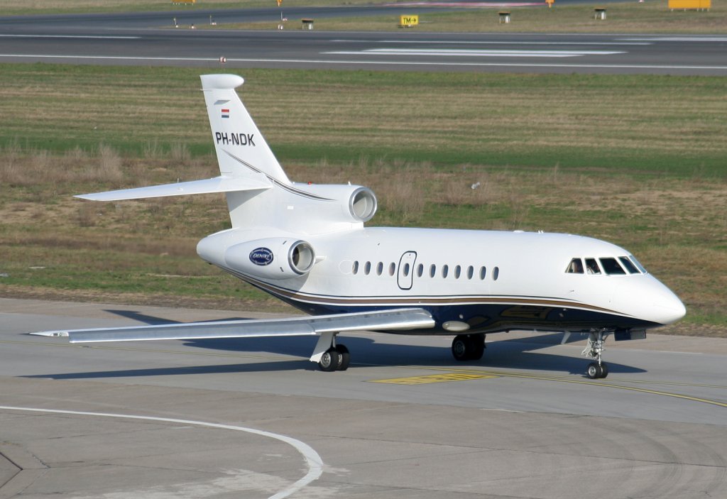 Solid Air Dassault Falcon 900B PH-NDK am 02.04.2010 auf dem Flughafen Berlin-Tegel