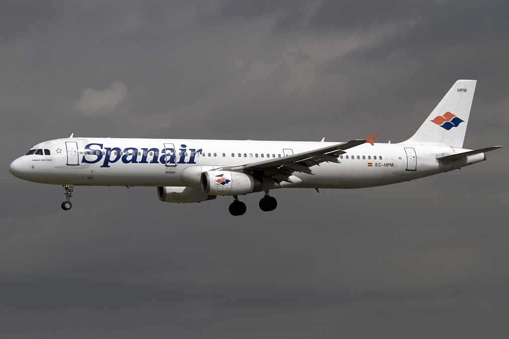 Spanair, EC-HPM, Airbus, A321-231, 10.09.2010, BCN, Barcelona, Spain 




