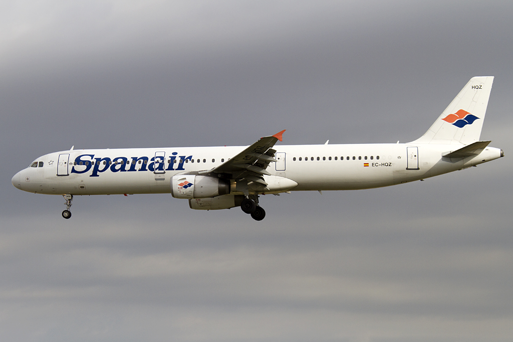 Spanair, EC-HQZ, Airbus, A321-231, 10.09.2010, BCN, Barcelona, Spain 



