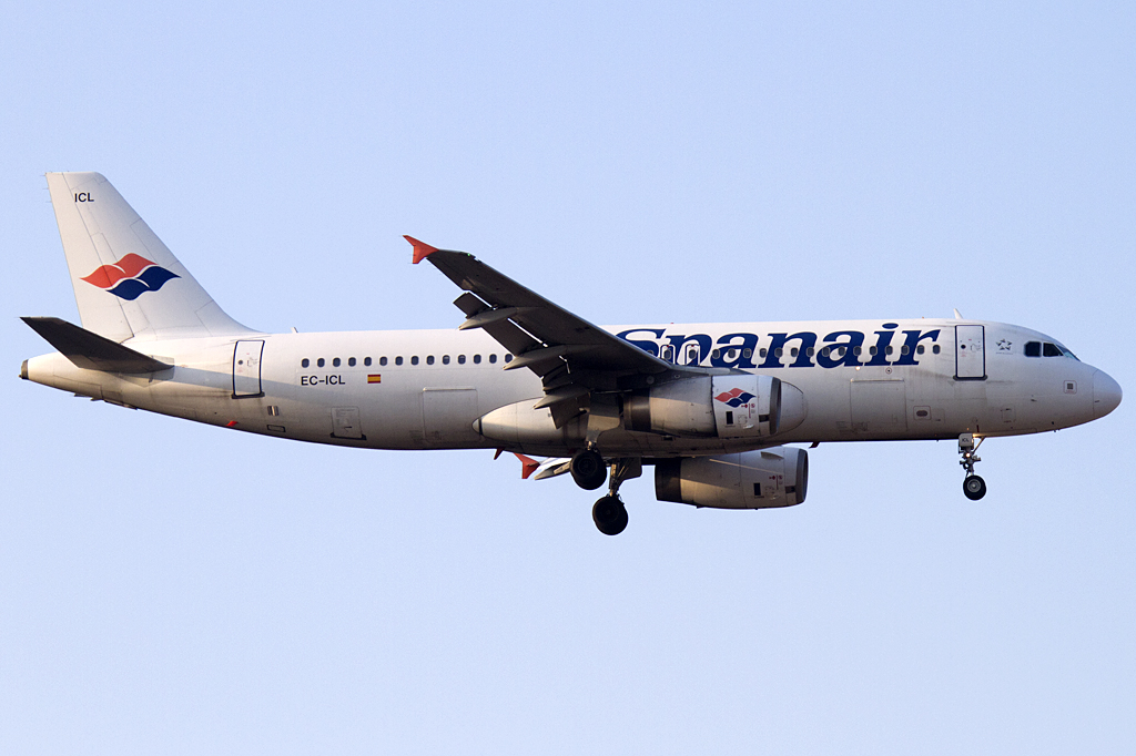Spanair, EC-ICL, Airbus, A320-232, 22.02.2011, FRA, Frankfurt, Germany 




