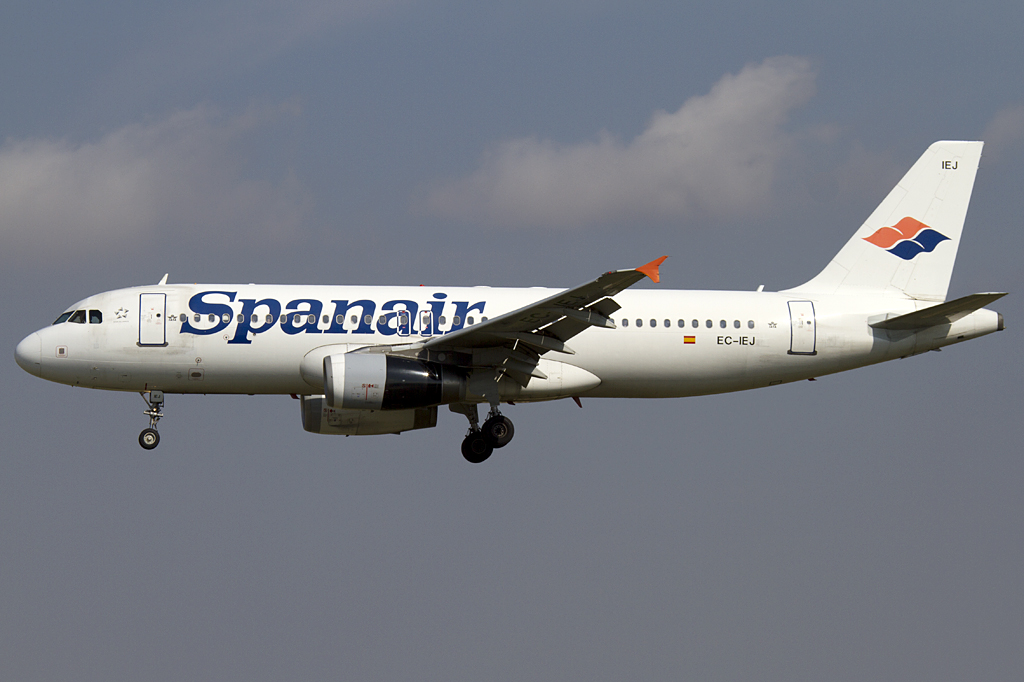 Spanair, EC-IEJ, Airbus, A320-232, 06.09.2010, BCN, Barcelona, Spain 




