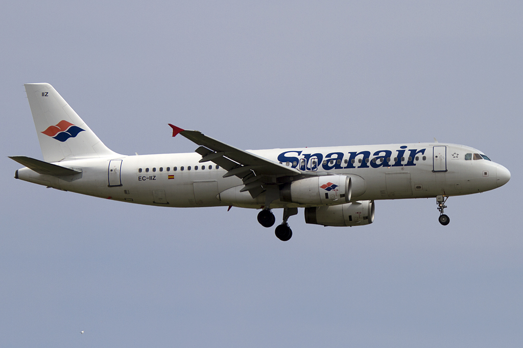 Spanair, EC-IIZ, Airbus, A320-232, 16.06.2011, BCN, Barcelona, Spain 




