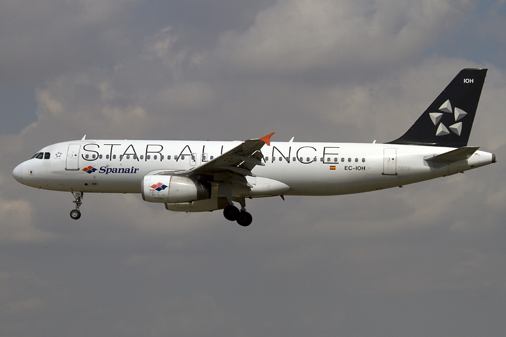 Spanair, EC-IOH, Airbus, A320-232, 10.09.2010, BCN, Barcelona, Spain 




