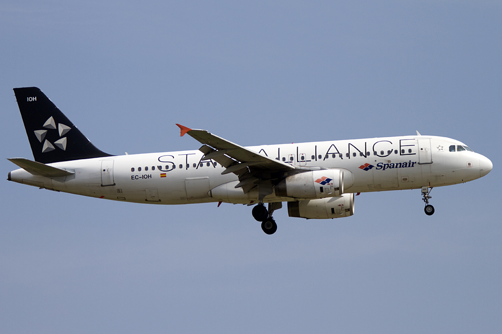 Spanair, EC-IOH, Airbus, A320-232, 16.06.2011, BCN, Barcelona, Spain 




